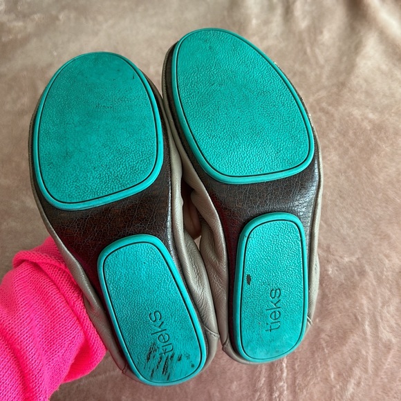 Taupe Tieks Size 7 - Picture 2 of 5